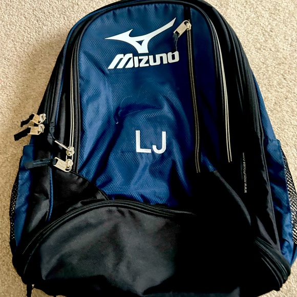 Mizuno volleyball, backpack size large - Picture 1 of 3